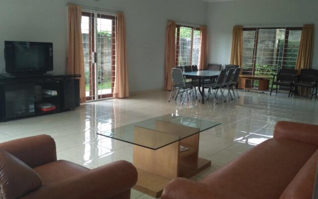 Puncak Resort Drive 232 By Aryaduta