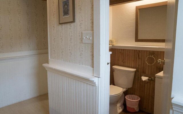 Blue Mountain Lodge Bed & Breakfast