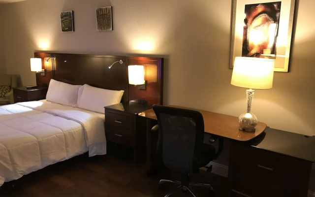 Stratus Suites - Boutique Hotel