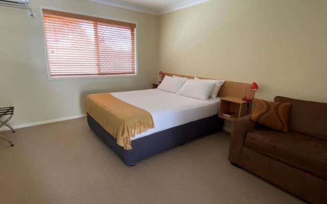 Country Roads Motor Inn Gayndah Qld