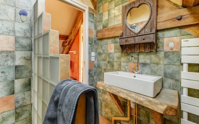 Pleasant Holiday Home in Raizeux With Garden