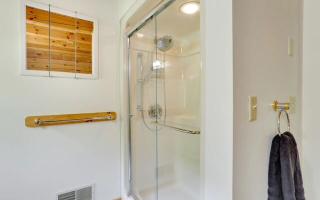 Pocono Dog-Friendly Home on River