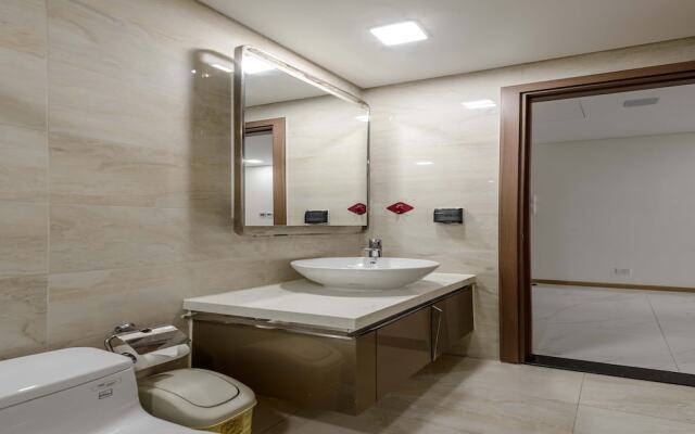 LANDMARK 81 Luxury Riverside Retreat