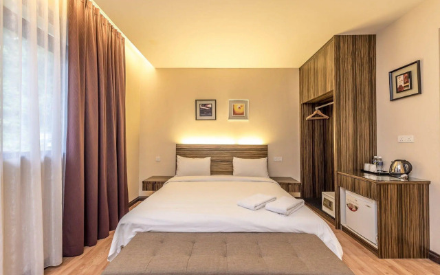 Little Gaya Hotel