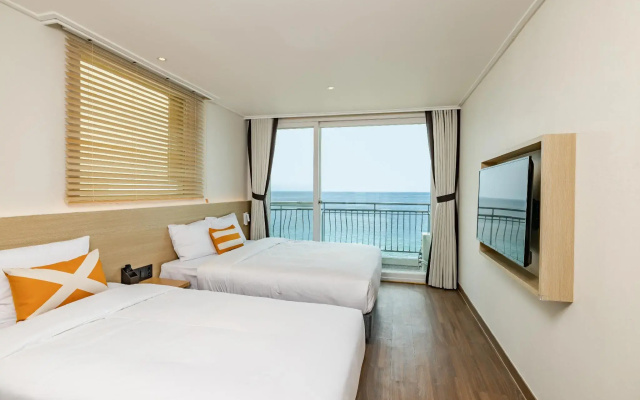 Kensington Resort Seorak Beach
