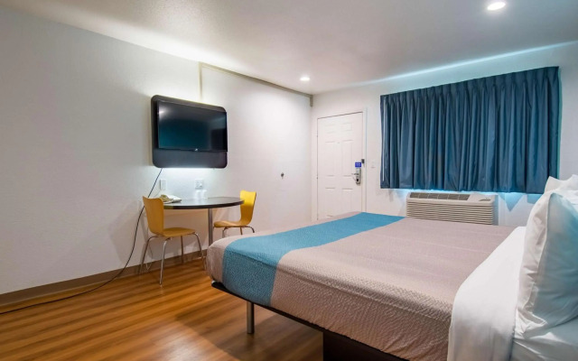Motel 6 San Bernardino, CA - Downtown