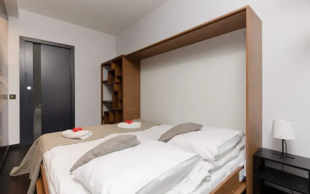 Warsaw Riverside Apartment by Renters