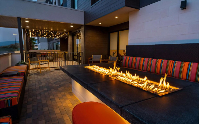 Home2 Suites by Hilton Corona
