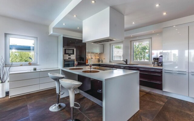 Nice Home in Crikvenica With Sauna, Wifi and 5 Bedrooms