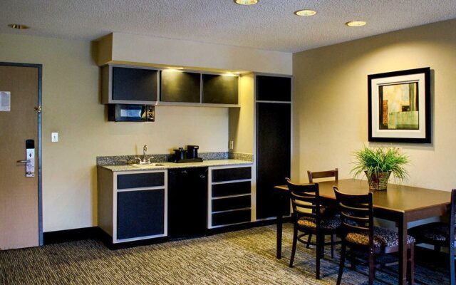 Quality Inn & Suites at Airport Blvd I-65