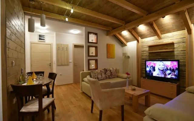 Villa Natural Wood