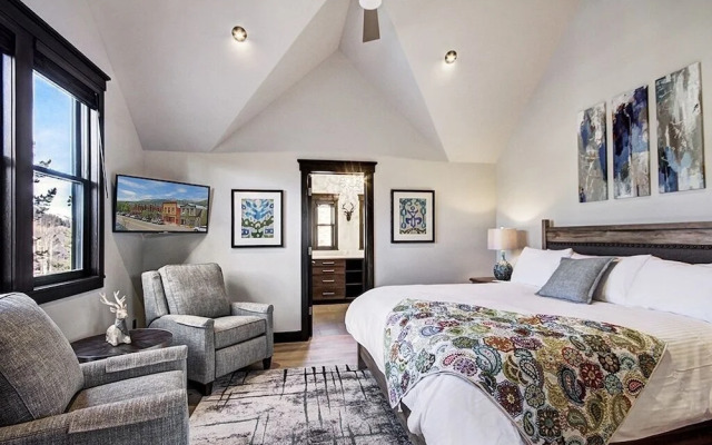 The Bogart House 5 Bedroom Home