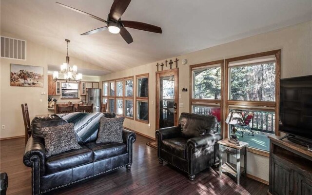 Midtown Riverfront 1, 2 Bedrooms, Hot Tub, Sleeps 6
