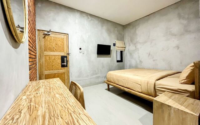 Rattanhaus R Signature