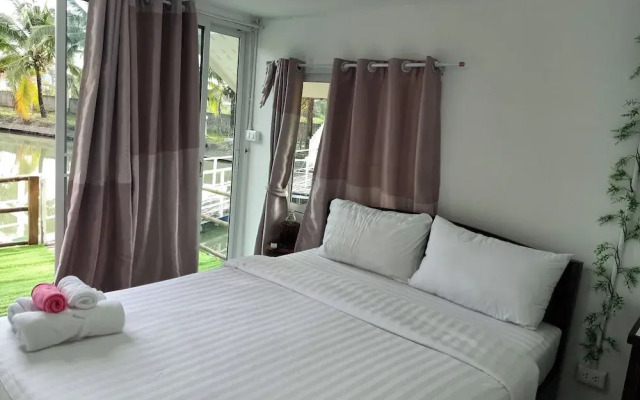 The Forest Hill Cafe & Homestay