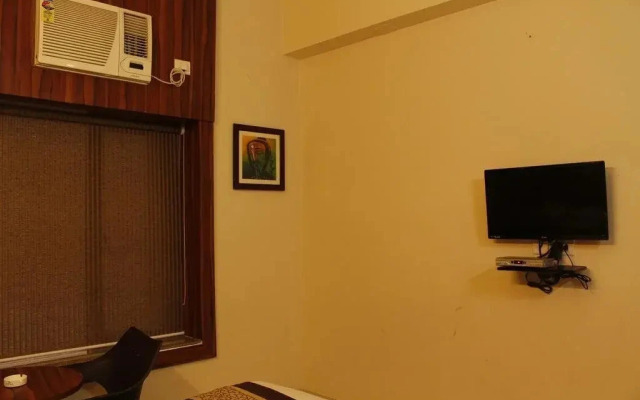 OYO Premium Old Station Road Bhubaneswar 4