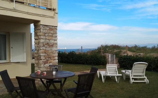 Sea front apartment in Platja Pals with terrace and parking