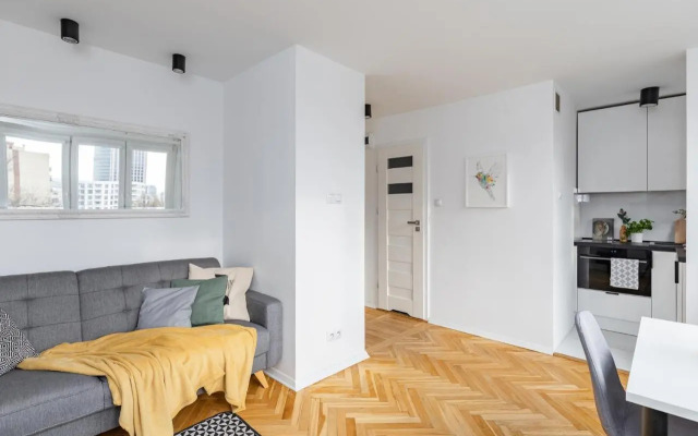 Super Apart Żelazna 83-85