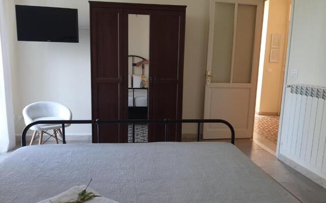 RUNFULIA Apartments & Rooms
