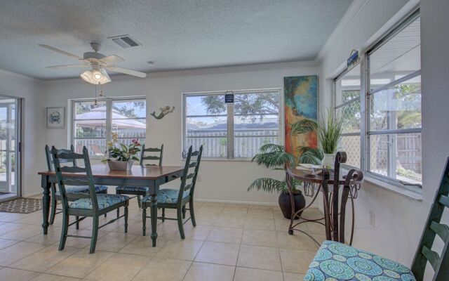 Peaceful Egret Pool Home in Venice