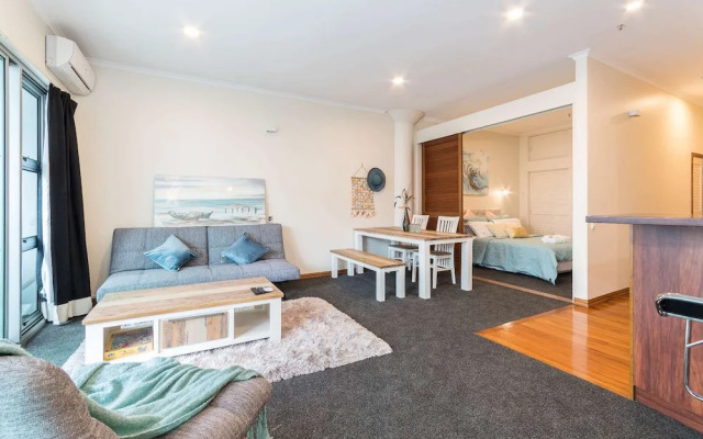 Waterfront Seaview Apt Hotel