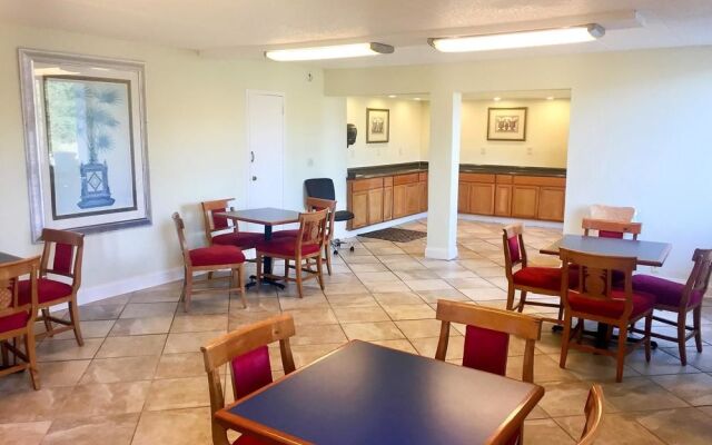 City Studios Inn And Suites