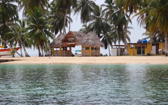 Cabins in Aguja Island