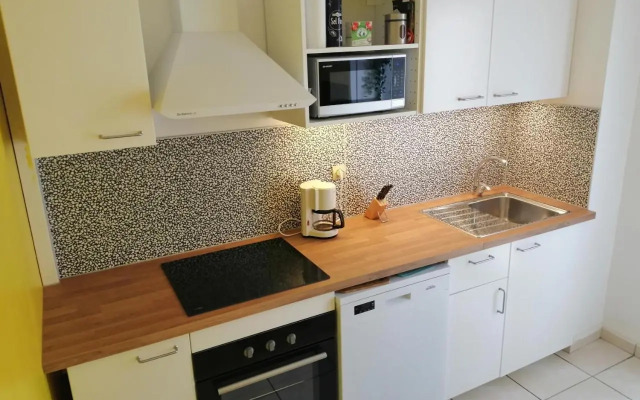 Nicolas III, parking privé, Netflix, balcon