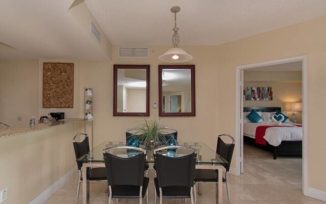 Stylish Modern 2bd 2bth Apt Near the Beach