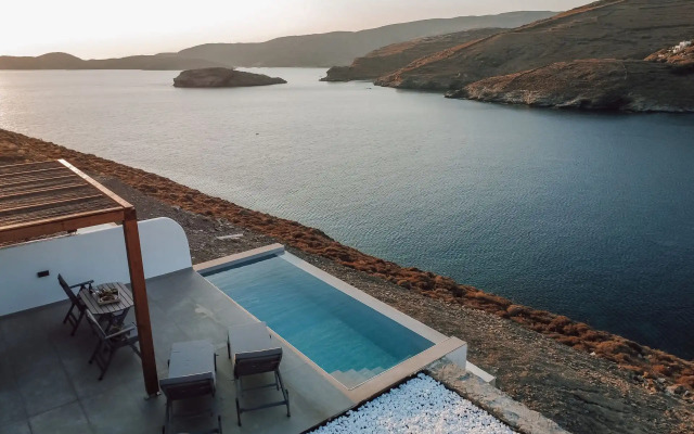 Ble Kythnos Suites