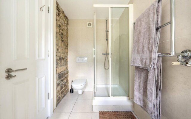 Stunning 3 Bedroom Apartment in Trendy Chalk Farm