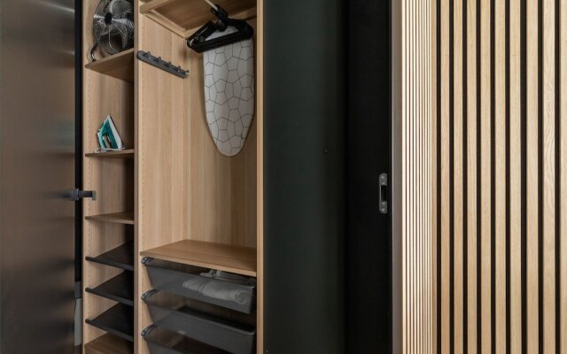 Deluxe City Studio by Renters