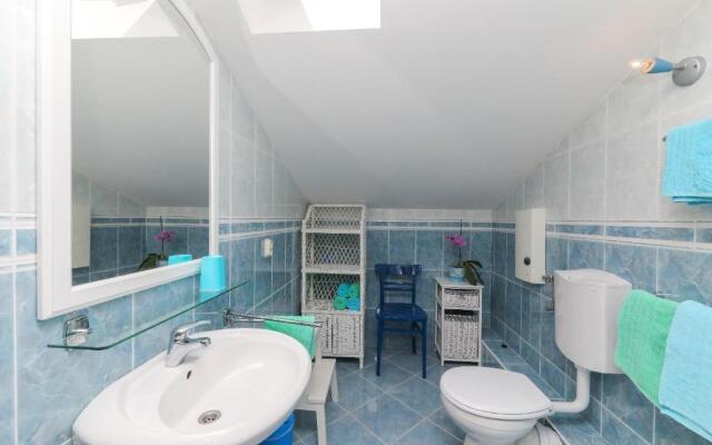 Apartment Ana - 50m from Sea