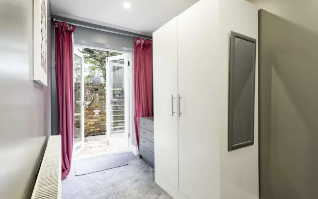 Spacious Clapham Junction Apartment