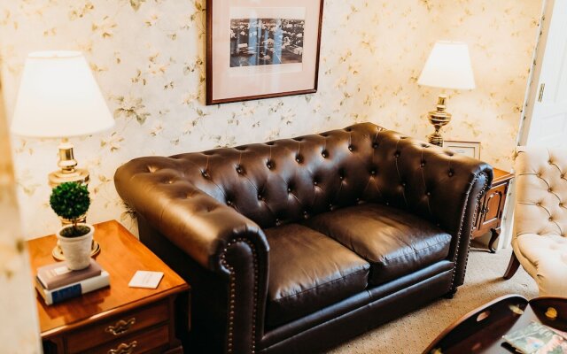 The Rochester Inn, A Historic Hotel