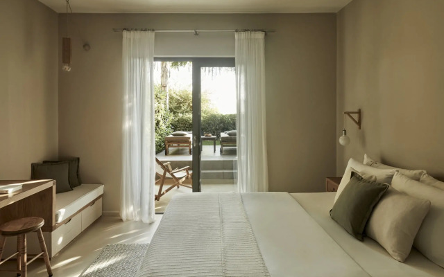 F ZEEN KEFALONIA - Adults Only