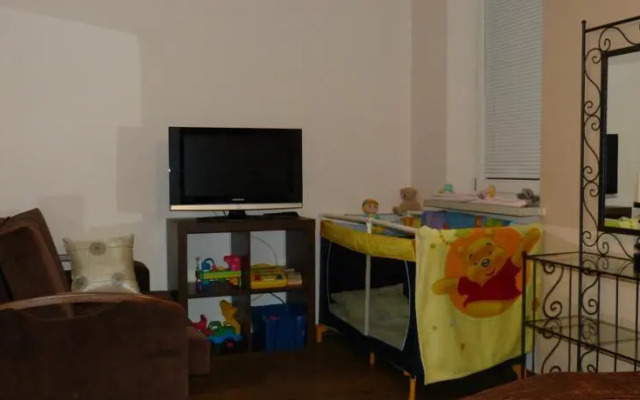 Maple Leaf Apartment