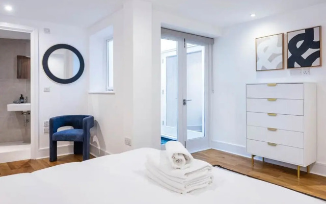 The Urban Minimalist- Notting Hill 2 Bed