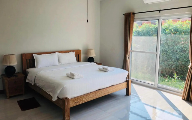 OYO 361 Relax Garden House