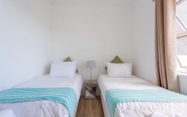 Casa Blanca - Camps Bay