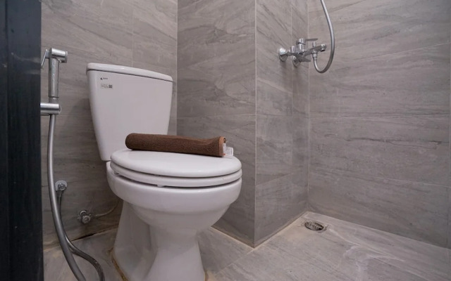 Comfortable Studio Room at Collins Boulevard Apartment