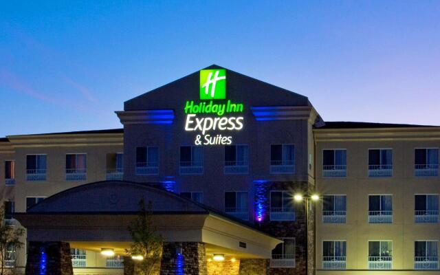 Holiday Inn Express & Suites Waukegan, an IHG Hotel