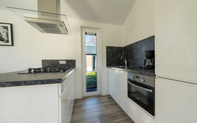 Comfortable Chalet With Microwave, Near Efteling
