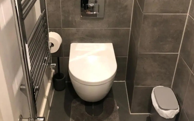 Batterseaflat/sleeps6/refurbished/tv