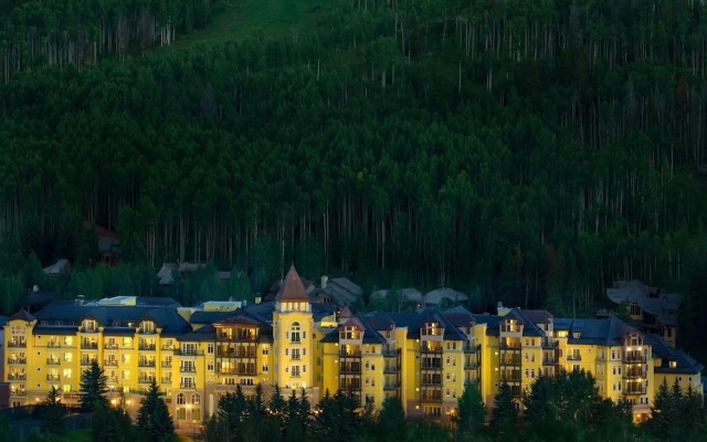 Luxury 3br Ritz Carlton  W/ View Of The Vail Valley 3 Bedroom Condo by RedAwning