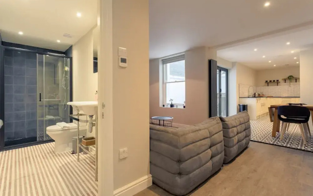 Spacious 1 Bedroom Flat With Garden