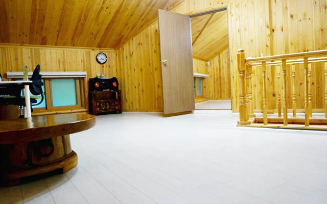 Anmyeondo Pinetree Villa Pension