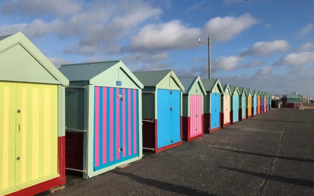 Pebble Mews House - Sleeps 6 to 8 Guests