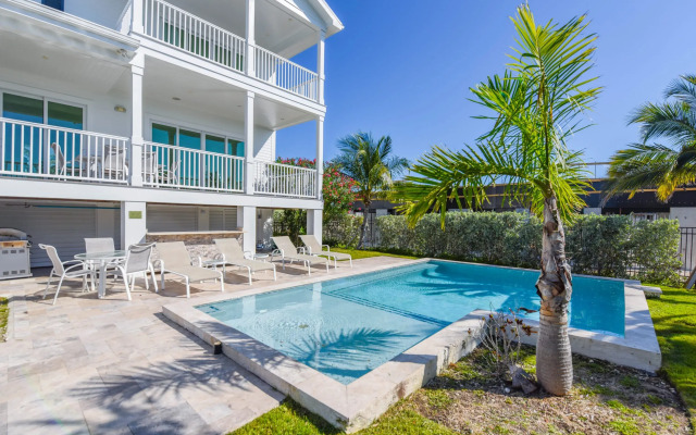 Mastway House by Brightwild Pool Dock