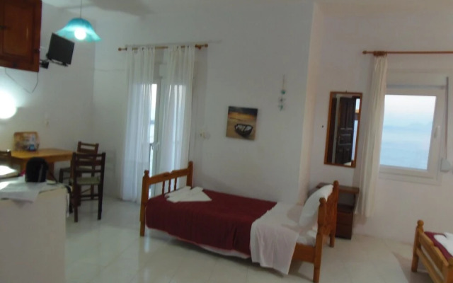 Studios Milos Skopelos-Where the Sea Meets the Sky